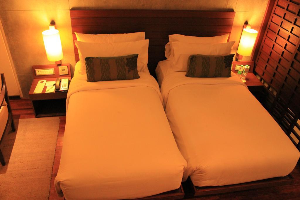Holiday Inn & Suites Bengaluru Whitefield Bagian luar foto
