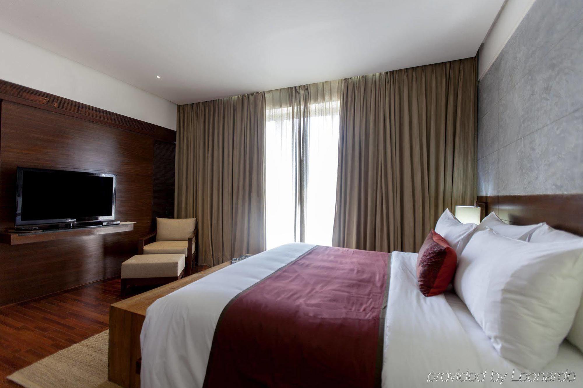 Holiday Inn & Suites Bengaluru Whitefield Bagian luar foto