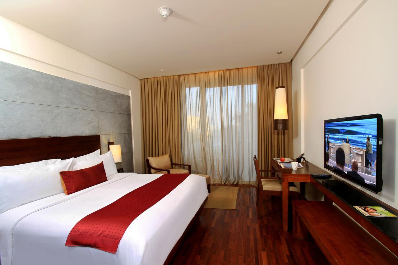 Holiday Inn & Suites Bengaluru Whitefield Bagian luar foto